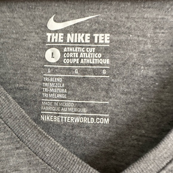 Nike women’s large Ohio state V neck t-shirt. - Picture 4 of 5